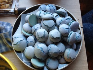 cracked macaron shells